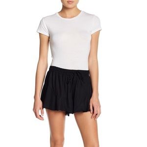 MELROSE AND MARKET RUFFLE SHORTS